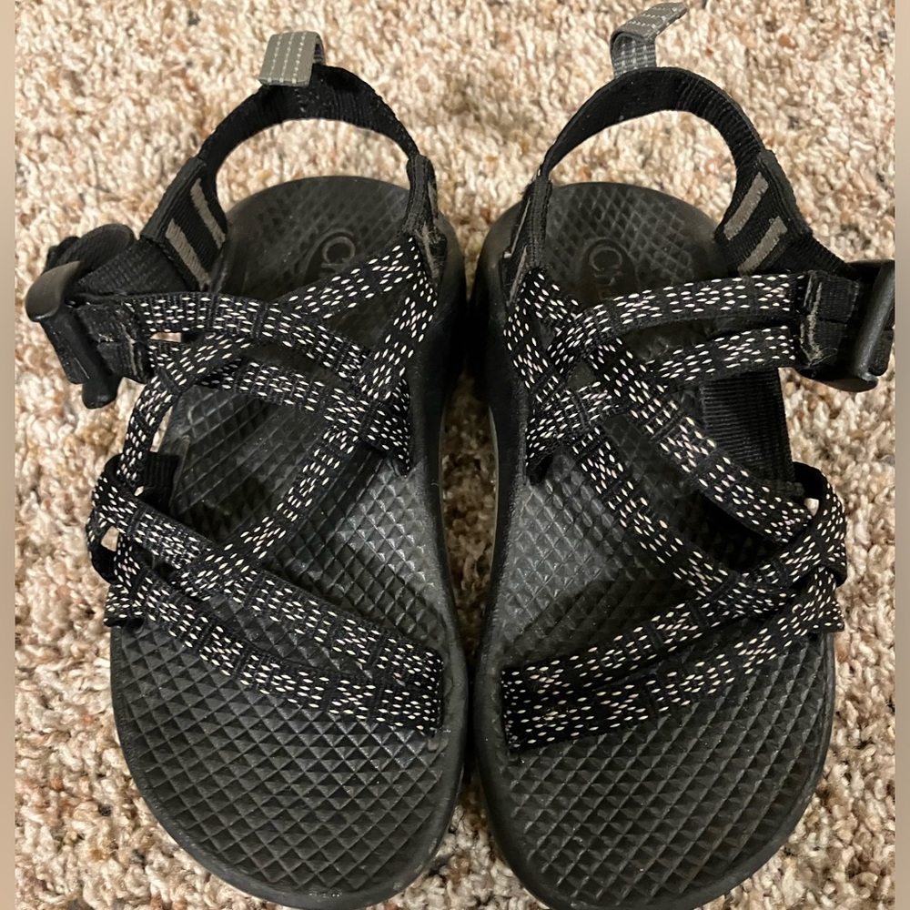 EUC girls/ unisex Chacos size 10